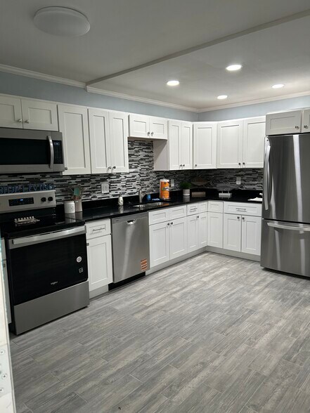 Building Photo - 721 1st St