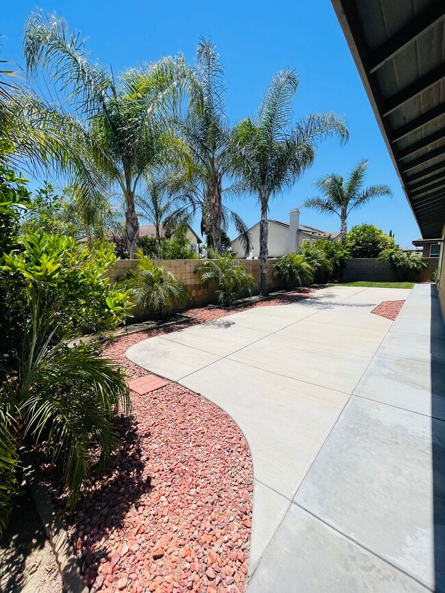 Building Photo - 6812 Kenton Pl