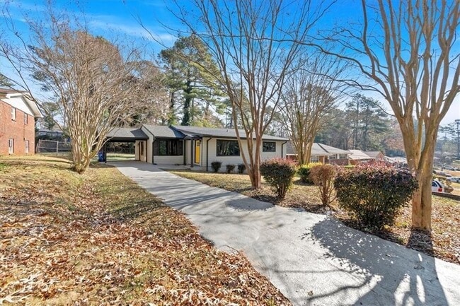 Building Photo - 2142 Cloverdale Dr SE
