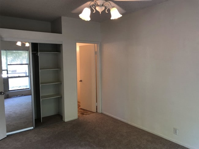 Building Photo - 91-989-989 Puamaeole St