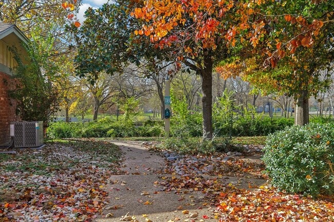 Building Photo - 9507 Quail Village Ln