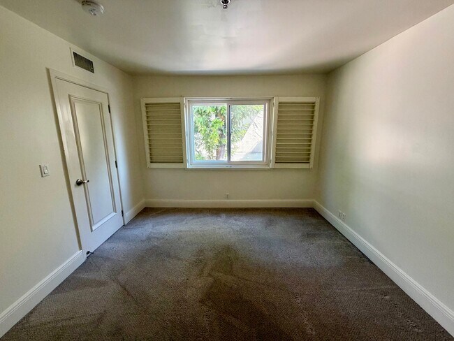 Building Photo - 120 S Mentor Ave