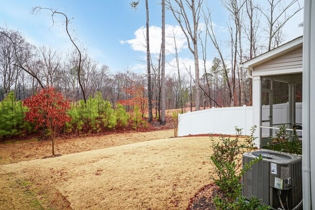 Building Photo - Move In Ready Three Bedroom Home!