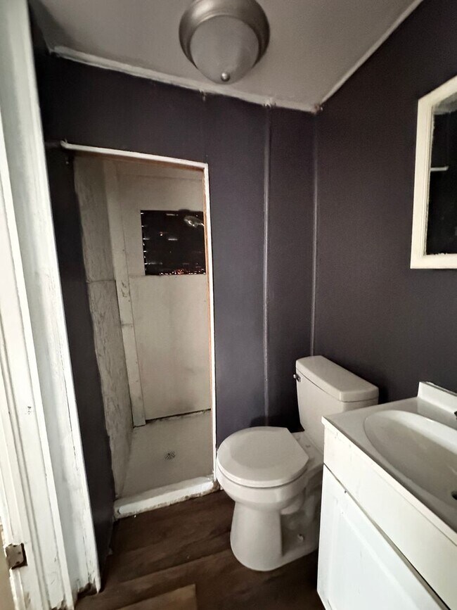 Building Photo - 611 S 25th St