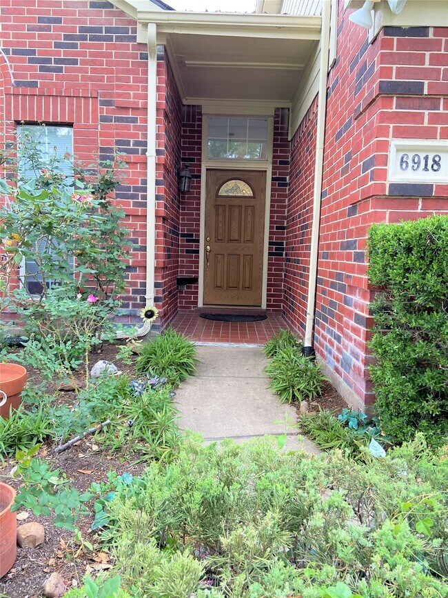 Building Photo - 6918 Springcrest Ct