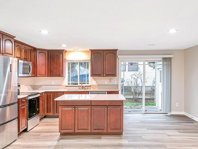 Building Photo - Coming soon! Remodeled 3-bdr/2-bath Overlook ranch w/ fireplace, excellent location