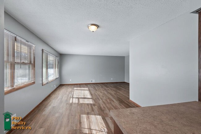 Building Photo - 3 Bedroom Home in Lake Elmo