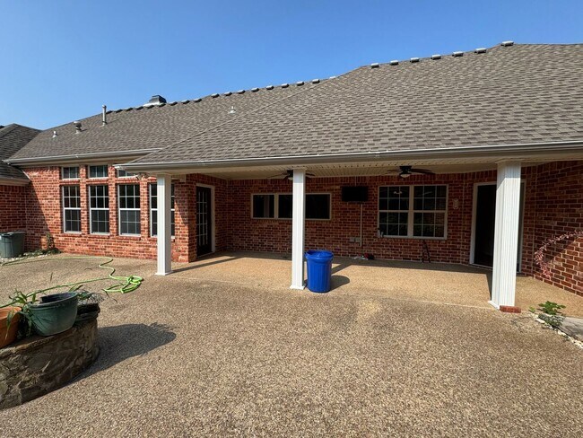 Building Photo - Beautiful Corner Lot Estate