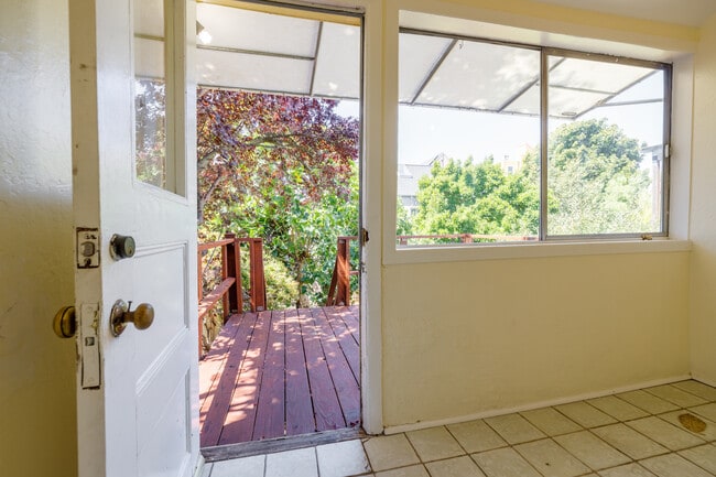 Building Photo - 2840 Bryant St