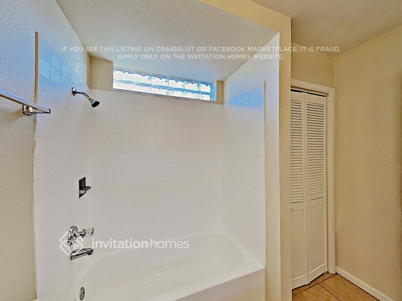 Building Photo - 18839 N 7th Dr