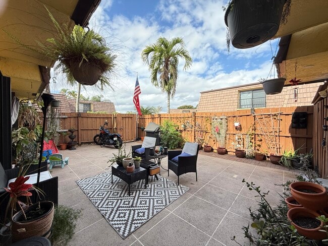 Building Photo - 1021 Springdale Cir