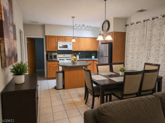 Building Photo - 9 Schuyler Ct