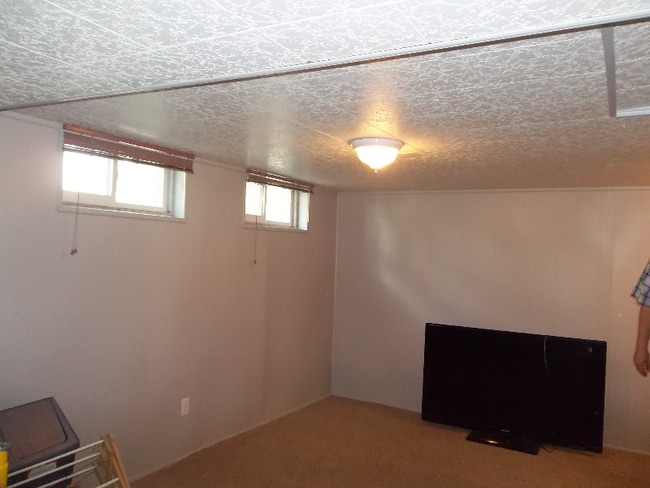 Building Photo - 212 7th St