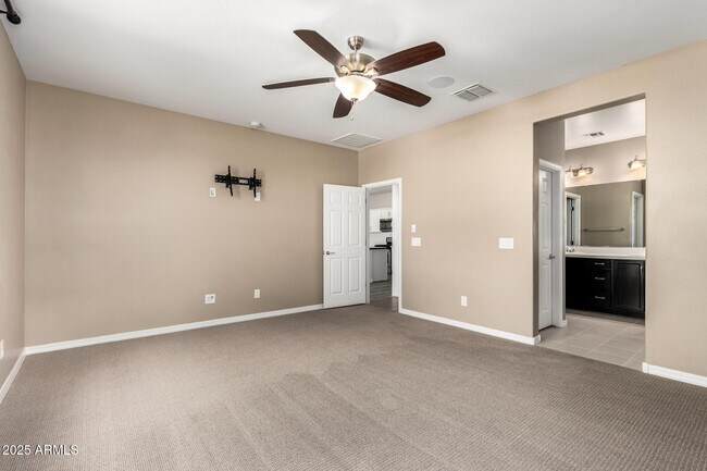Building Photo - 423 S 194th Ln
