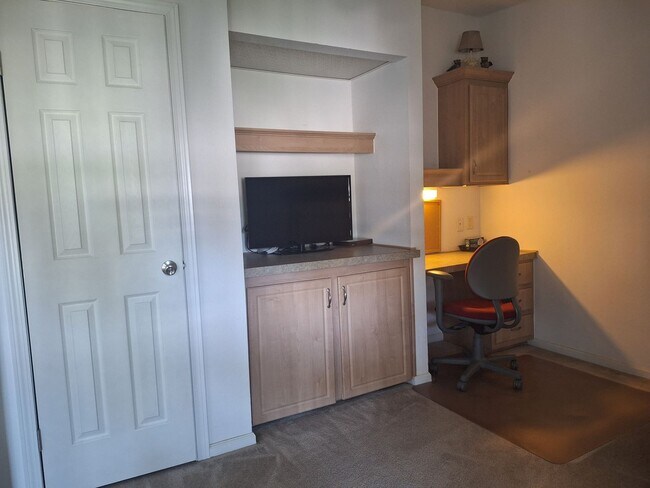 Building Photo - FURNISHED LONG TERM RENTAL-Lighthouse Cove