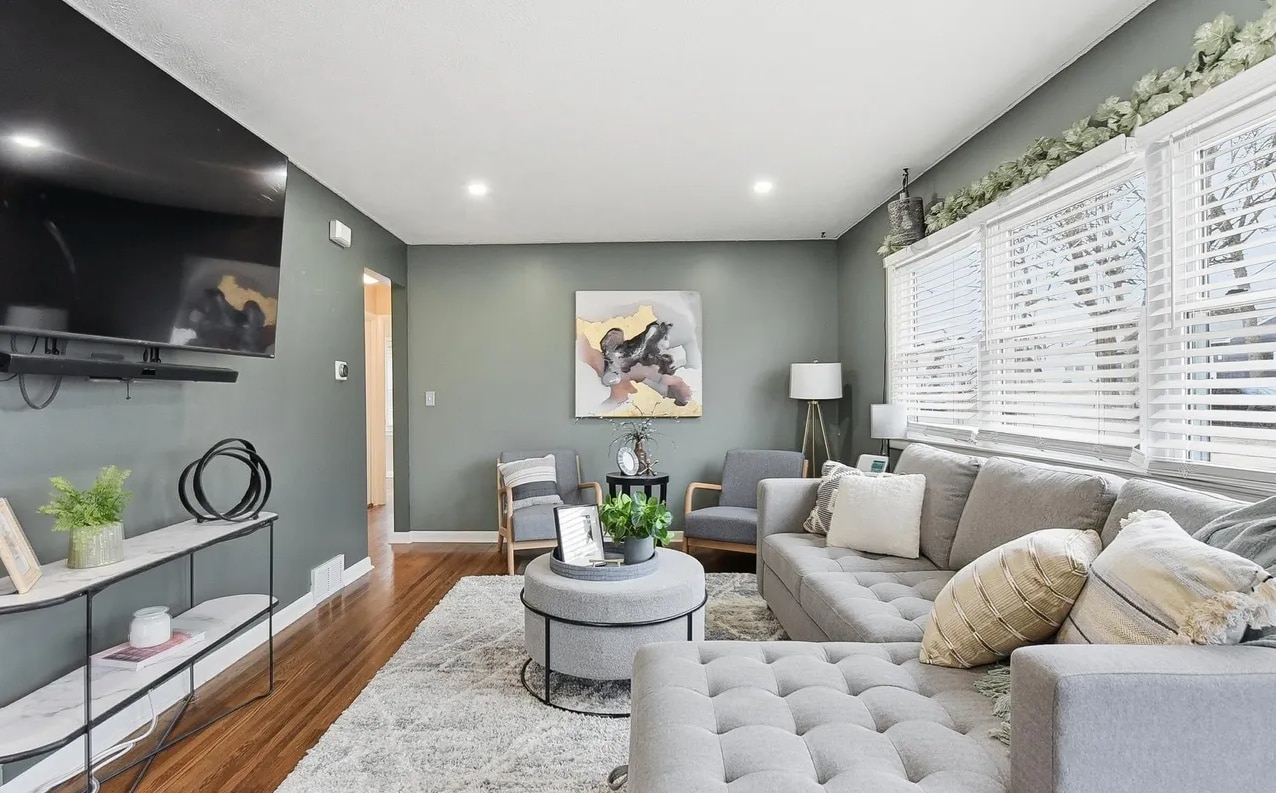 Living Room - 7733 Webster St