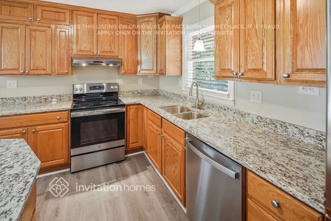 Building Photo - 2642 Hill Ln