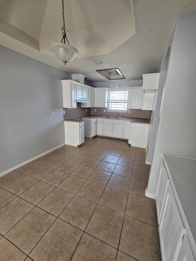 Building Photo - 705 W Emerald Dr