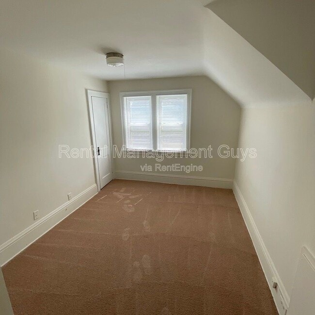 Building Photo - 3245 Russell Ave N