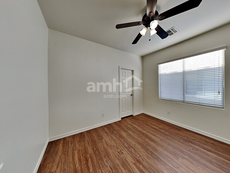 Building Photo - 19133 E Seagull Dr