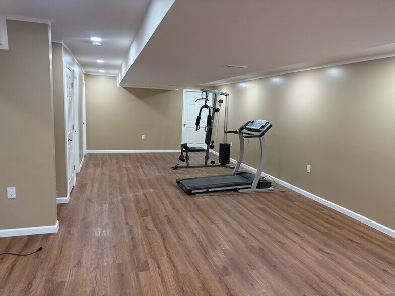 Building Photo - 352 Reserve Ln