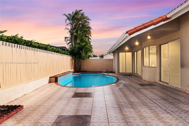 Building Photo - 10815 SW 145th Pl