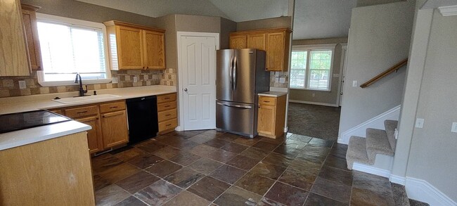 Building Photo - Quaint Home in Eagle Mountain w 2 car garage!