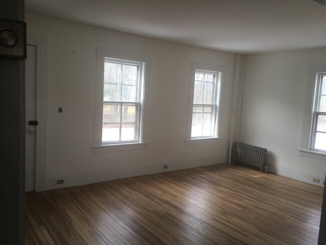 Living room - 468 Union St
