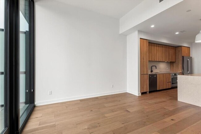 Building Photo - 84 East Ave