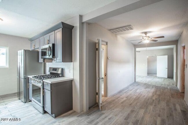 Building Photo - 2521 N 28th Pl