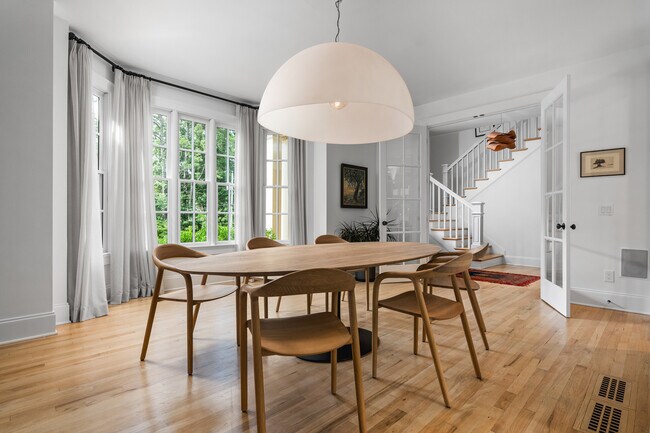 Building Photo - 1280 Becket Dr NE