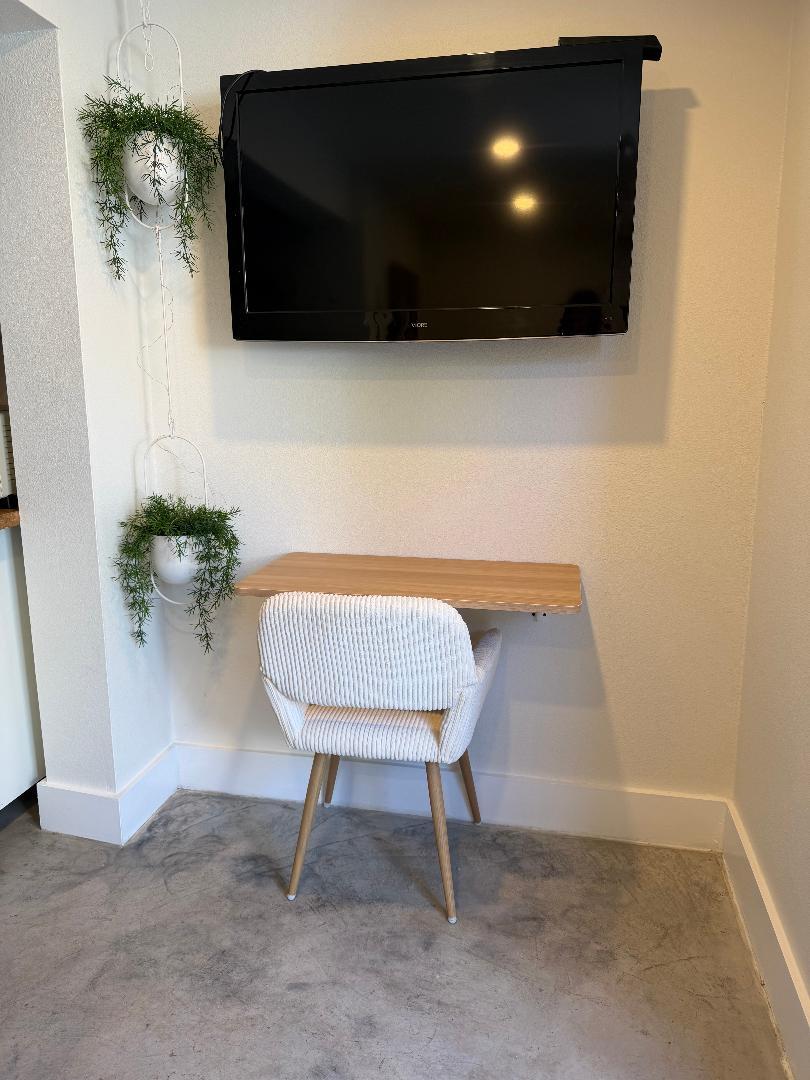 Study/Work Nook - 6007 N Orange Blossom Ave