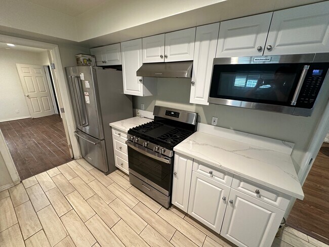 Building Photo - 1705 N Santa Anita Ave