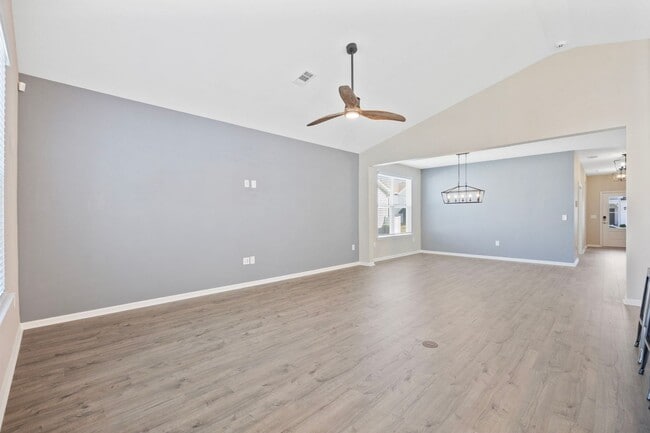 Building Photo - Modern 3 Bedroom 2 Bathroom Myrtle Beach Home