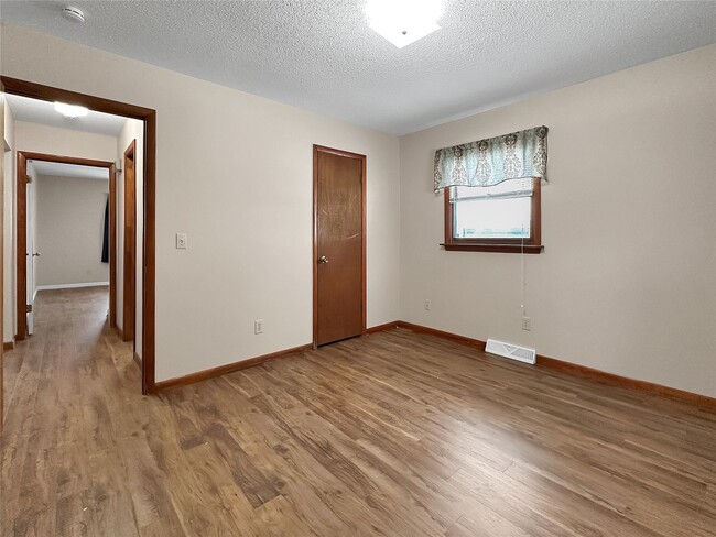 Building Photo - 211 Walnut St