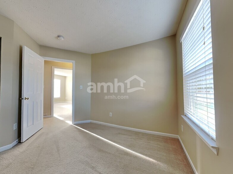 Building Photo - 2452 Featherston Ct