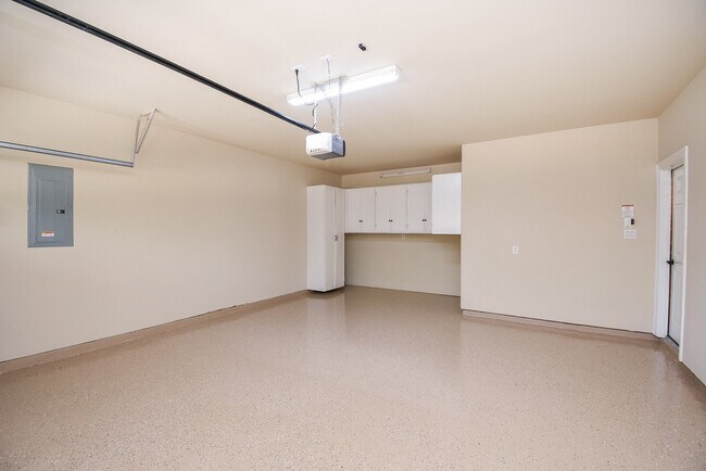 Building Photo - 7606 Westmoreland Dr