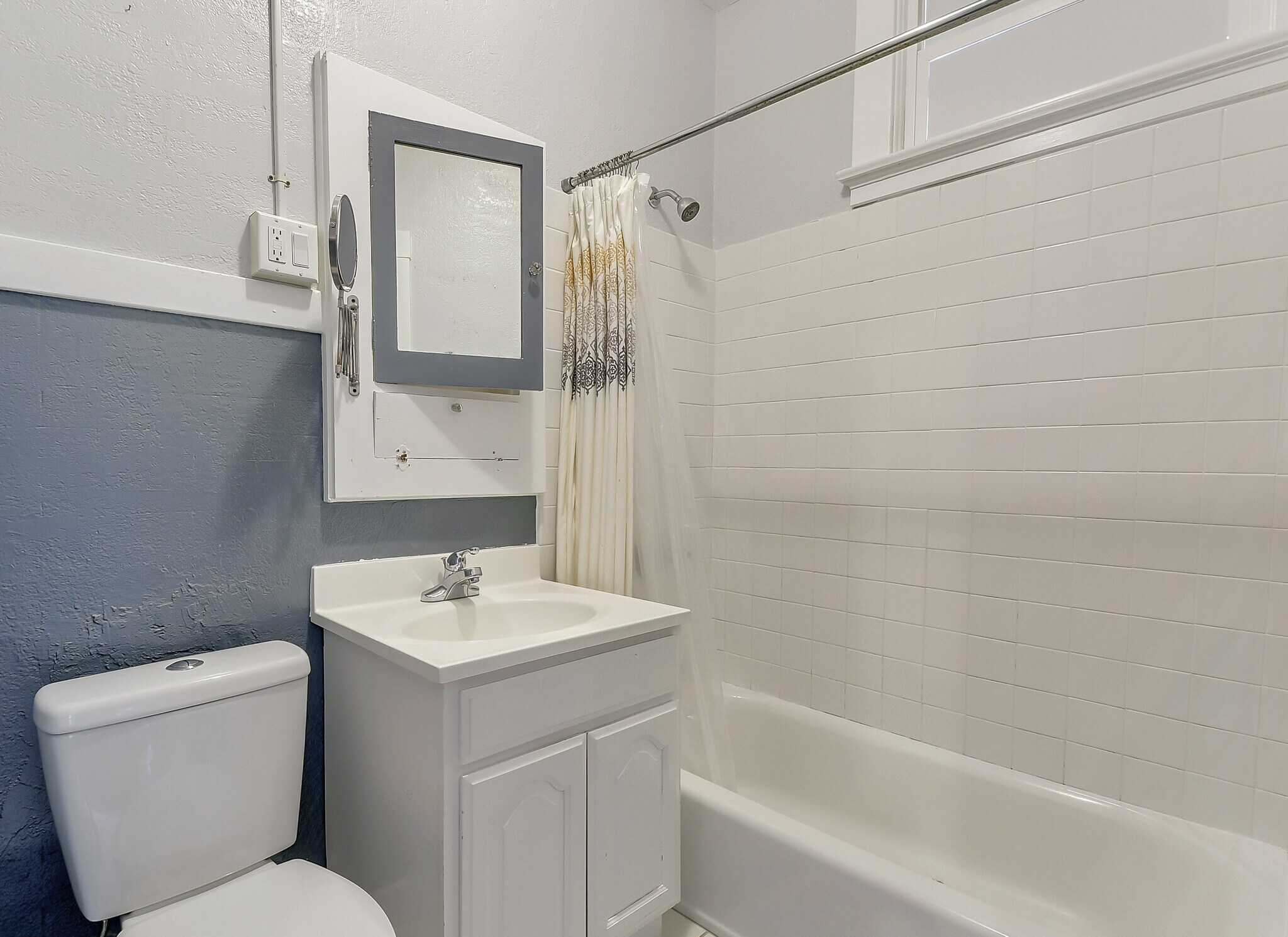 Building Photo - 382 29th St