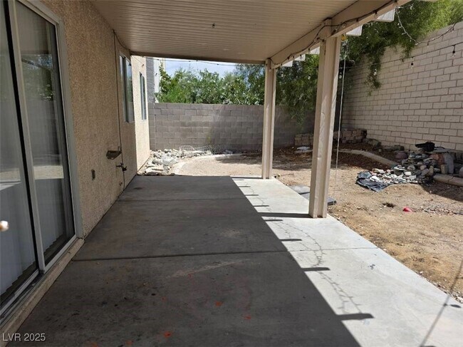 Building Photo - 8721 Shady Pines Dr