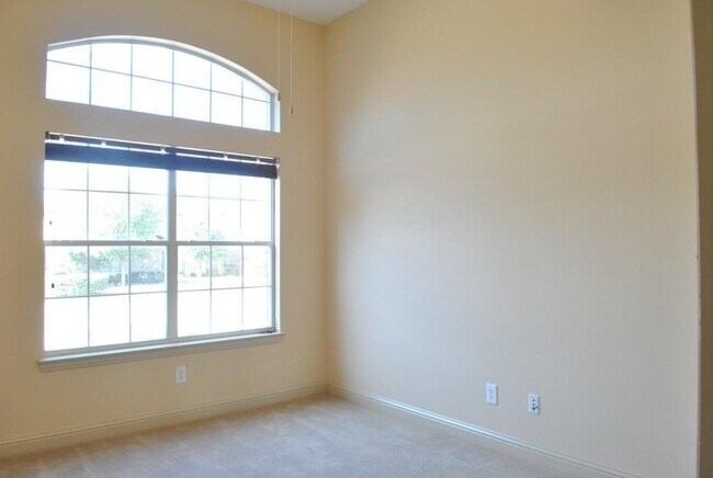 Building Photo - 12500 Calistoga Way