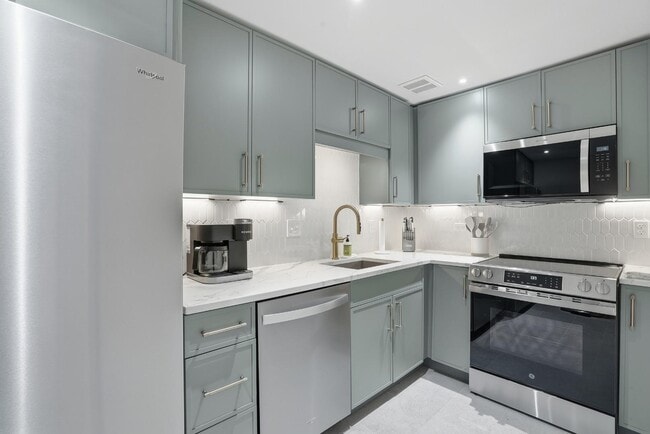 Building Photo - 705 Barnard St