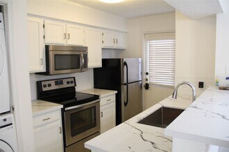 Building Photo - 11201 Lynbrook Dr