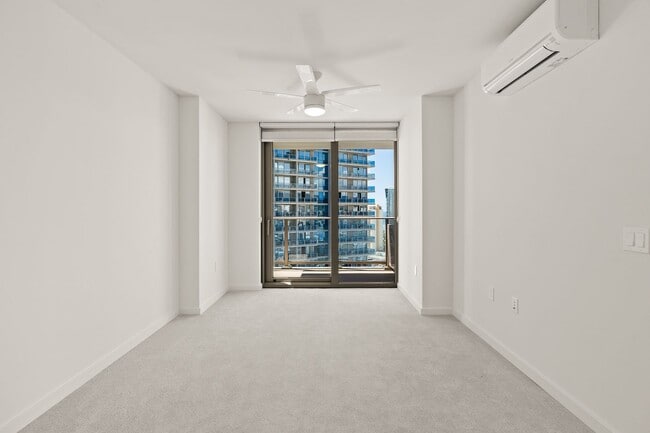 Building Photo - Sky Ala Moana West — 2 Bed / 2 Bath / 2 Parking