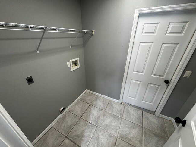 Building Photo - Beautifully Maintained 3BR/2BA Home with Fenced Yard & Sunroom in Ocala