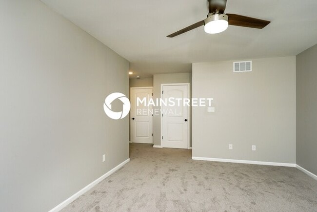 Building Photo - 3 Bedroom Pet-Friendly Home in Jeffersonville, IN with Main Street Renewal