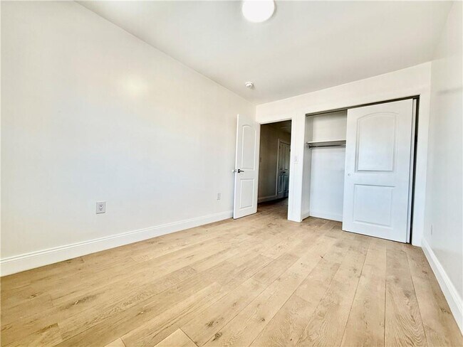 Building Photo - 1807 Shore Pkwy