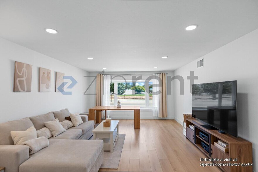 Building Photo - 686 Pomeroy Ave