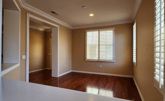 Building Photo - Beautiful 4BD, 2.5BA, Four Seasons at Heme...