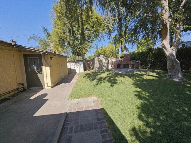 Back Yard - 3851 Oakdale St