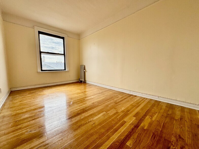 Building Photo - 500 W 140th St